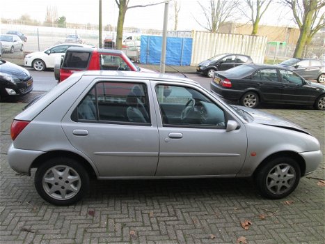 Ford Fiësta 2000 5 deurs Portier linksvoor Sloopauto inkoop Den haag - 4