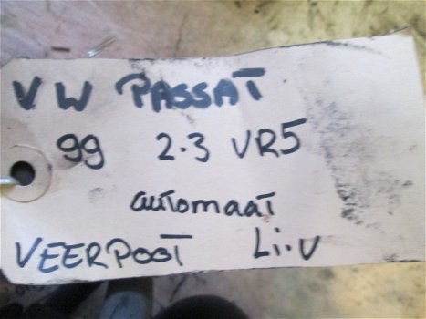 Volkswagen Passat 2.3 VR5 Veerpoten links en rechts Sloopauto inkoop Den haag - 2