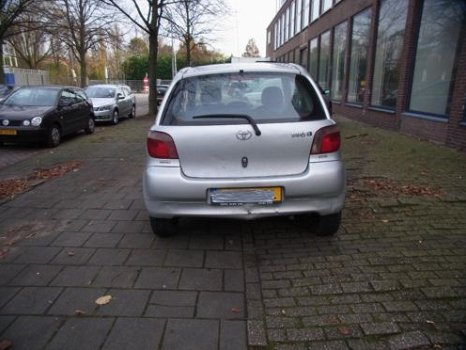 Toyota Yaris Bouwjaar 2001 Koplampen links en rechts Sloopauto inkoop Den haag - 6