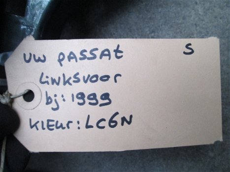 Volkswagen Passat station Voorscherm links kleurcode lc6n Sloopauto inkoop Den haag - 2