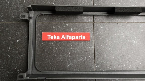 Alfa Romeo Alfetta Sedan koplamp kap 117.01.90.251 NOS - Afbeelding 2