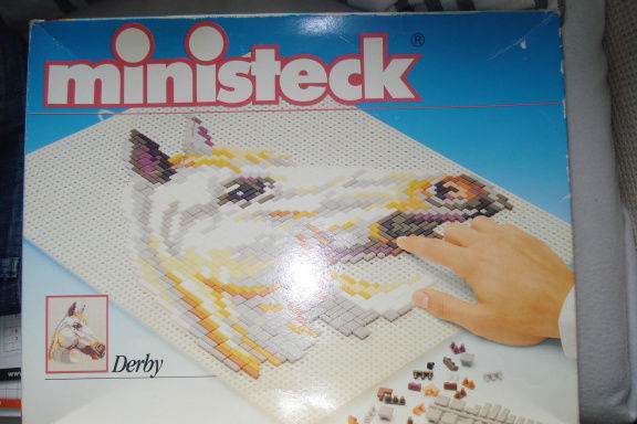 doos ministeck Derby26,6x 33,3 cm met 3 patronen met kleurennummers 2 paardenkoppen en 1 pandabeer P - nr. 1