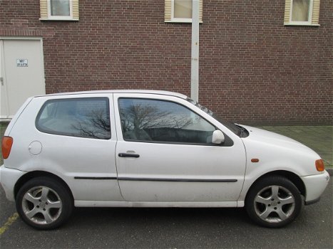 Volkswagen Polo 1.6 wit 1999 Plaatwerk en onderdelen - 5