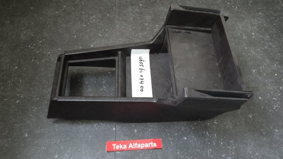 Alfa Romeo Alfetta Console 116556126400 / 116556107400 / NOS - 1