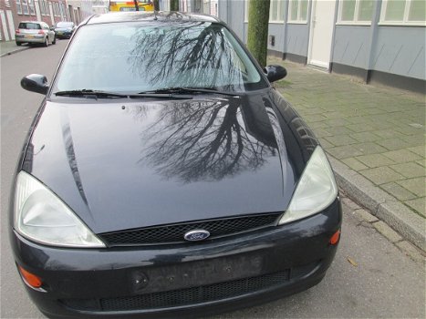 Ford Focus 1.6 16 v Zwart bouwjaar 2000 Plaatwerk en Onderdelen - 1