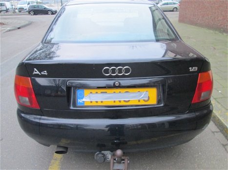 Audi a4 1.8 20v 5v Plaatwerk en Onderdelen Sloopauto inkoop Den haag - 4