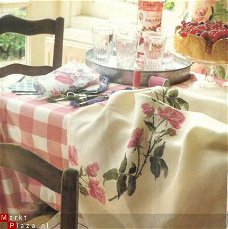 borduurpatroon 3055 tafelkleed met rozen