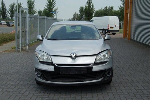 Renault Mégane - 1.5 dCi NO registration papers Water damage not drive - 1