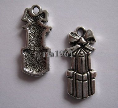 bedeltje/charm overig : cadeau lang - 30x12 mm (nog 8 st.) - 1