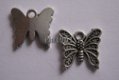 bedeltje/charm vlinders: vlinder 18 - 16x14 mm ( nog 20 st.) - 1 - Thumbnail