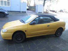 Renault Mégane 1.6 Cabrio 1997 Geel Plaatwerk Sloopauto inkoop Den haag