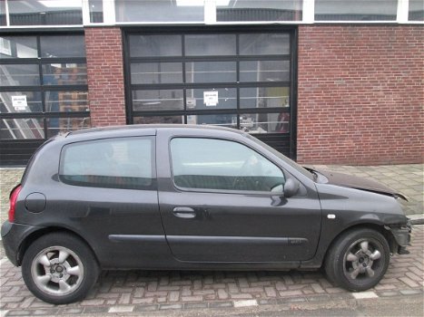 Renault Clio 1.5 diesel Bouwjaar 2004 Plaatwerk Sloopauto inkoop Den haag - 5