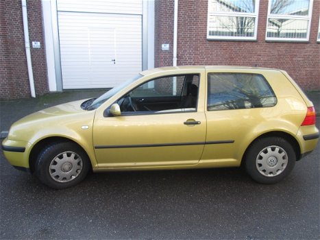 Volkswagen Golf 4 1.9 SDI Plaatwerk en Onderdelen Sloopauto inkoop Den haag - 1