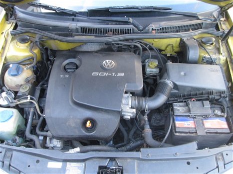Volkswagen Golf 4 1.9 SDI Plaatwerk en Onderdelen Sloopauto inkoop Den haag - 7