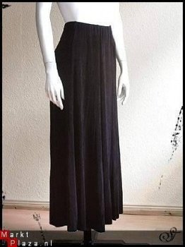 Lange gothic rok uit zwart slinky nylon, - 1