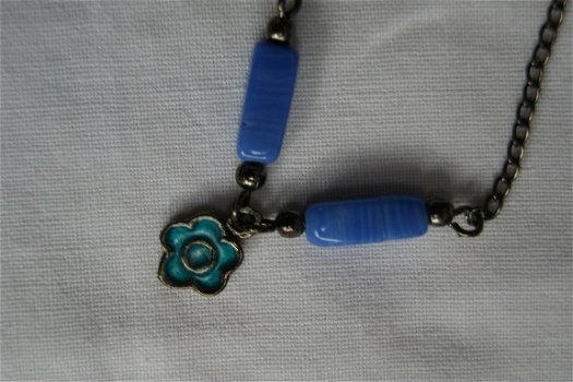 vintage ketting zwart blauw groen met bloemhanger bedel hippiemarkt - 1