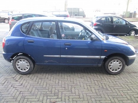 Daihatsu Sirion 1.0 Blauw Plaatwerk en Onderdelen Sloopauto inkoop Den haag - 5