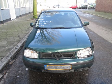 Volkswagen Golf 4 Groen Plaatwerk en Onderdelen Sloopauto inkoop Den haag - 3