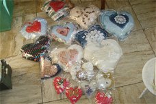 Valentijnshart Handgemaakte harten van stof diverse modellen van 11 tot 28 cm  Hart 1 30 cm    5 eur