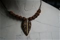 afrika ketting been masker met houten en metaal kralen - 1 - Thumbnail