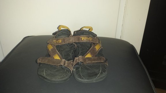 Teva bruin suede sandalen met gele accenten maat 31 - 2