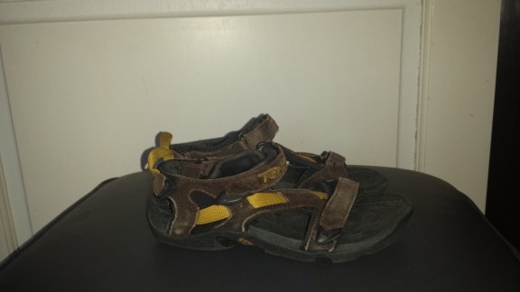 Teva bruin suede sandalen met gele accenten maat 31 - 4