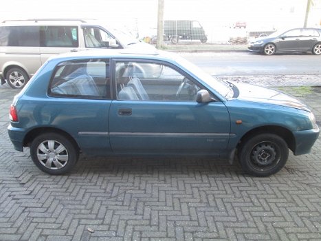 Daihatsu Charade 1.3 Bj 1997 Plaatwerk en Onderdelen Sloopauto inkoop Den haag - 3