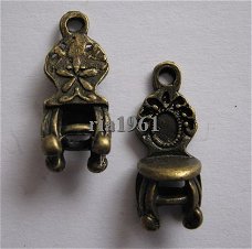 bedeltje/charm inboedel : stoeltje 2 brons - 23x9 mm