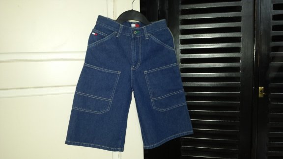 Tommy Hilfiger korte spijkerbroek bermuda met grote zakken maat 128 nieuw - 1