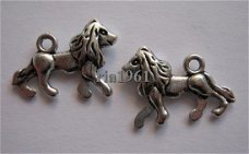 bedeltje/charm dieren : leeuw 2 - 18x14 mm (nog 1 st.)