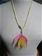 hippe ketting uniek design met veren geel roze - 1 - Thumbnail