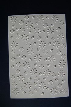 L28 EMBOSSING opleg kaartje, bloemen - 1