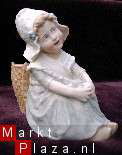 BOERENMEISJE - piano doll - handbeschilderd wit porselein - nr. 1