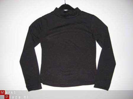 zwart longsleeve met col in maat 122/128 - 1