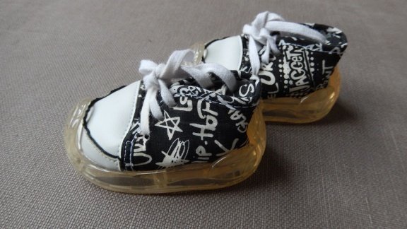Grappige baby sneakers - maat 15 - nr. 1