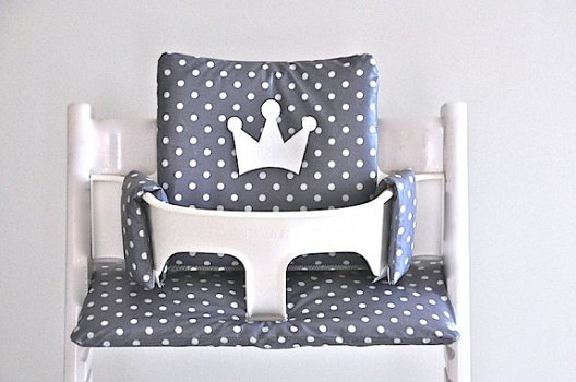 Gecoate stoelverkleiner kussen 'Grey Crown' voor stokke tripp trapp kinderstoel! - 1