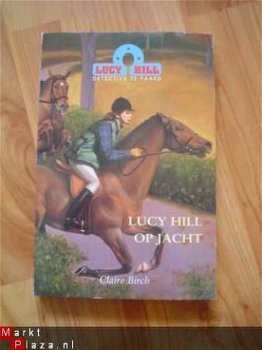 Lucy Hill op jacht door Claire Birch - 1