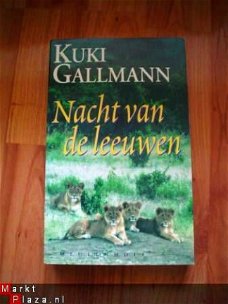 Nacht van de leeuwen door Kuki Gallmann