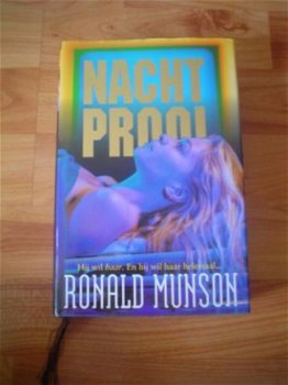 Nachtprooi door Ronald Munson - 1