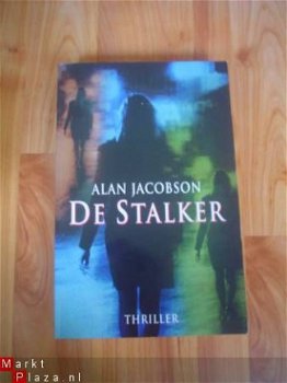 De stalker door Alan Jacobson - 1