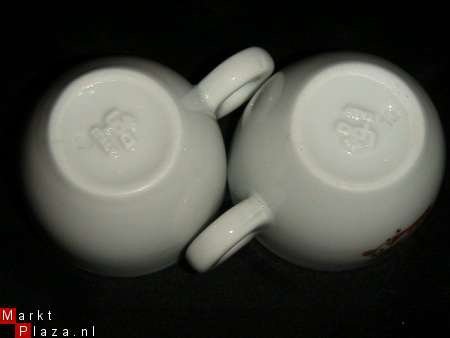 2 Kopjes en schoteltjes van Illy Av3o - nr. 1