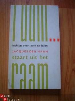 Staart uit het raam door Jacques den Haan - 1