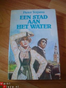 Een stad aan het water door Pieter Terpstra - 1