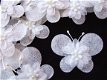 Schattige organza vlinder met bloemetje ~ 4 cm ~ Wit - 2 - Thumbnail