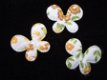 Klein wit vlindertje met bloemen ~ 2,5 cm ~ Oker geel - 1 - Thumbnail