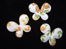 Klein wit vlindertje met bloemen ~ 2,5 cm ~ Oker geel