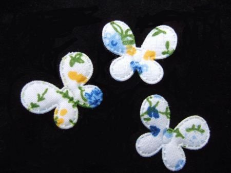 Klein wit vlindertje met bloemen ~ 2,5 cm ~ Blauw / geel - 1