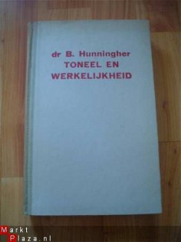 Toneel en werkelijkheid door B. Hunningher - 1