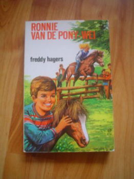 Ronnie van de pony-wei door Freddy Hagers - 1
