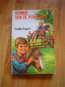 Ronnie van de pony-wei door Freddy Hagers
